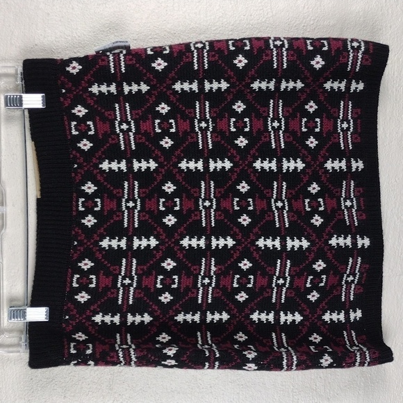 Maurices Black Burgundy Geometric Acrylic Slip On Mini Pencil Sweater Skirt NWT - Picture 11 of 11